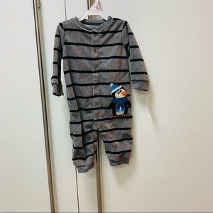 NWT Carter’s Jumpsuit Fleece 9 months Gray and Black. So soft 😊
